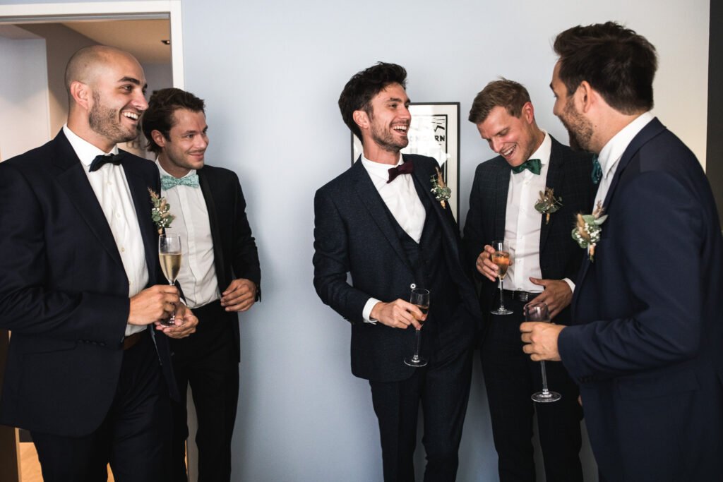 préparation du marié pour la cérémonie