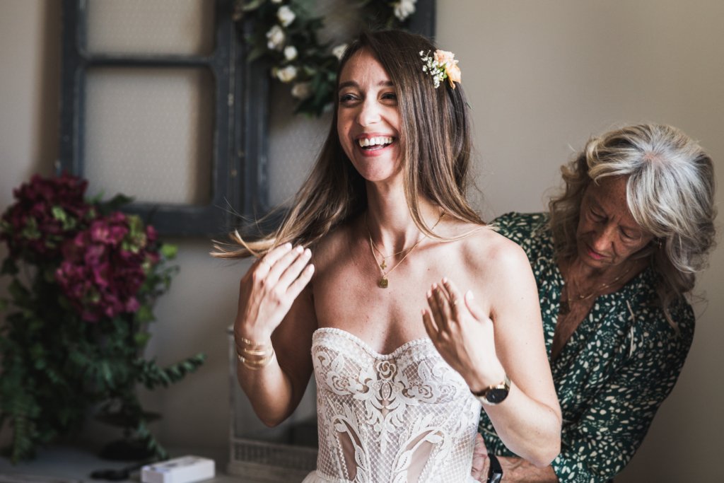 Préparatifs de mariage en lumière naturelle