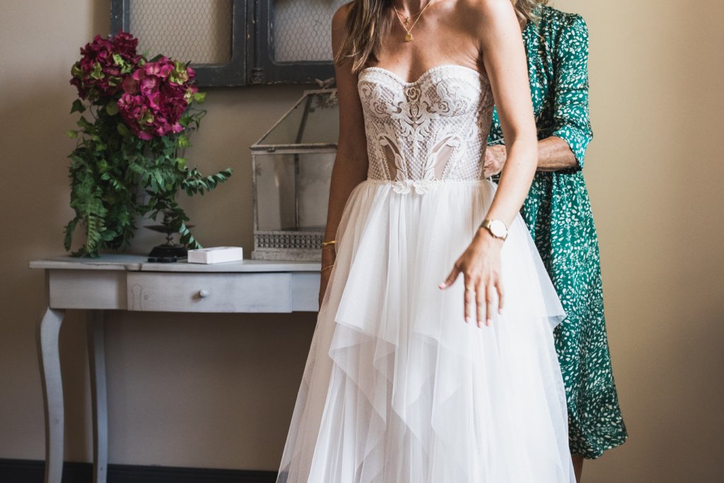 Habillage de la mariée en Dordogne