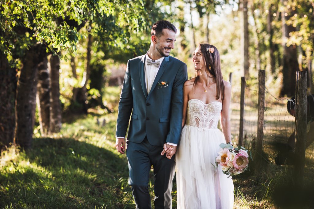 Photo de couple lors d’un mariage à la Villa 2 Pas Sages en Dordogne