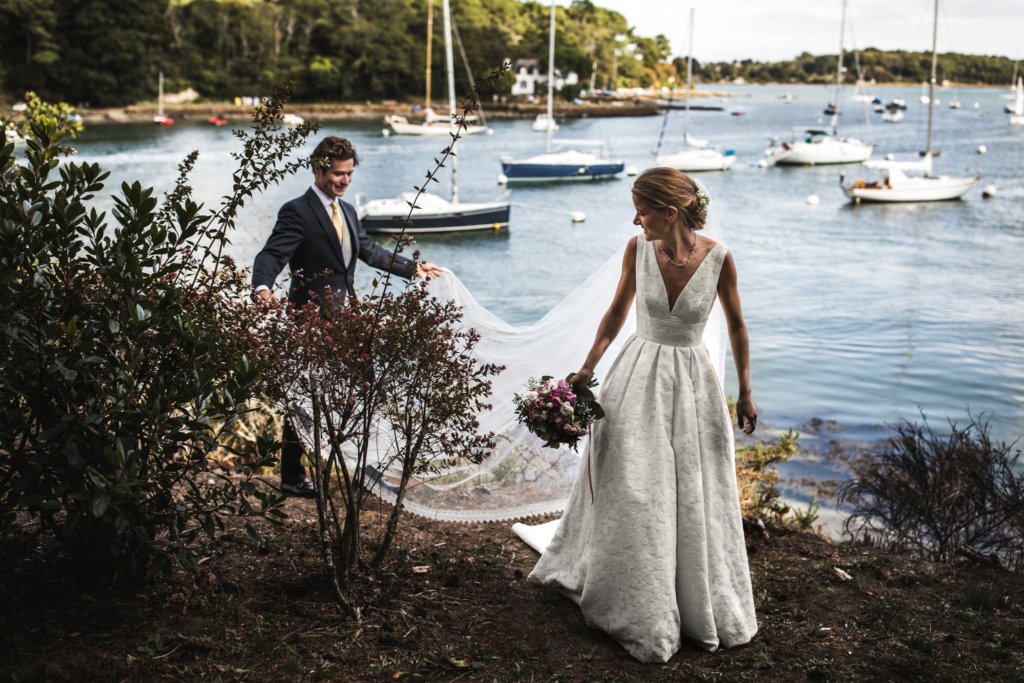 Couple de mariés dans le Morbihan