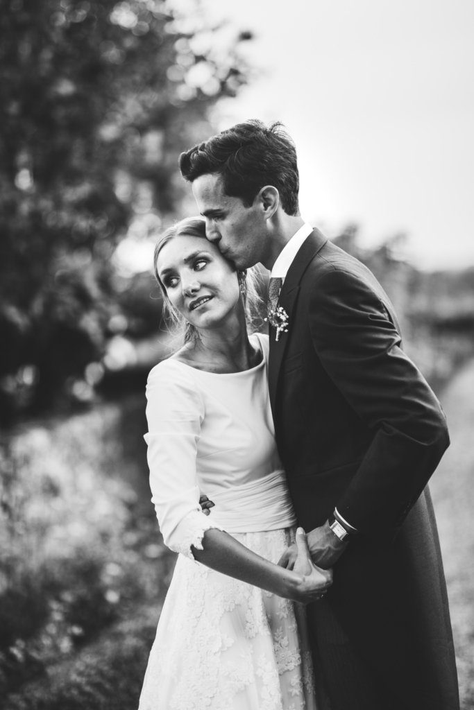 Photo de couple lors d'un mariage en Mayenne