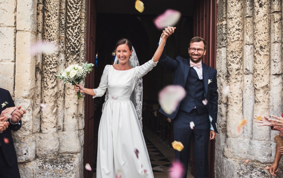 Sortie de l'église lors d'un mariage à Vic-sur-Aisne